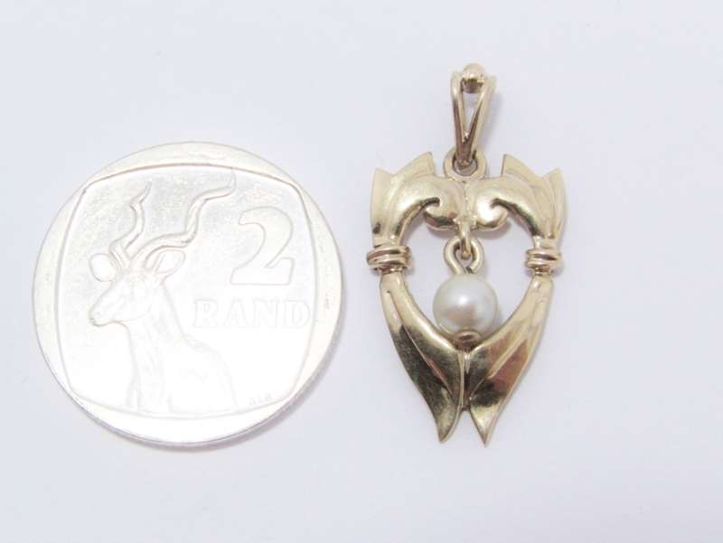 Lovely Vintage (c1963) 9CT Gold & Pearl Pendant