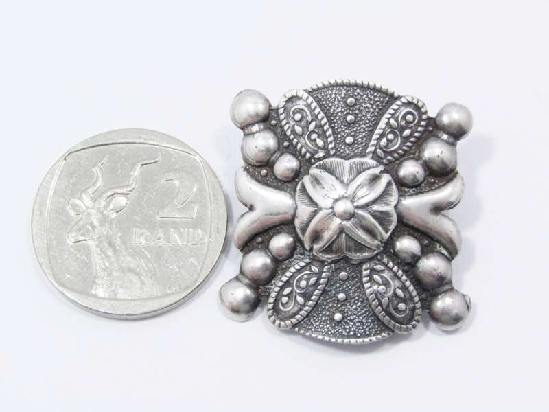 A Lovely Candida Style Vintage  Brooch in Sterling Silver