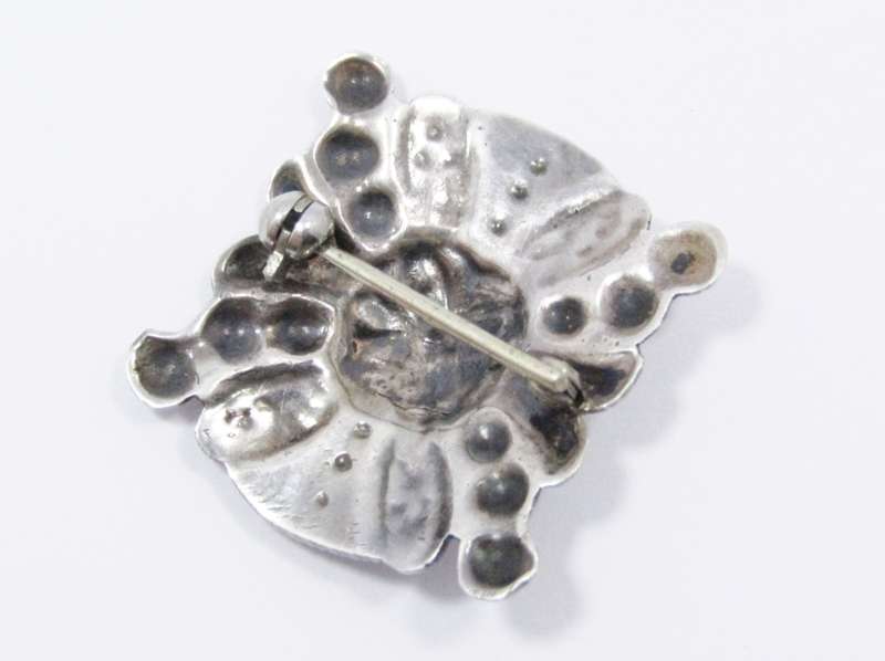 A Lovely Candida Style Vintage  Brooch in Sterling Silver