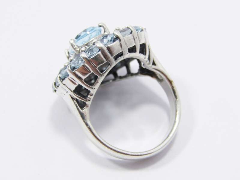 A Magnificent Vintage Design Blue Topaz Cluster Ring in Sterling Silver
