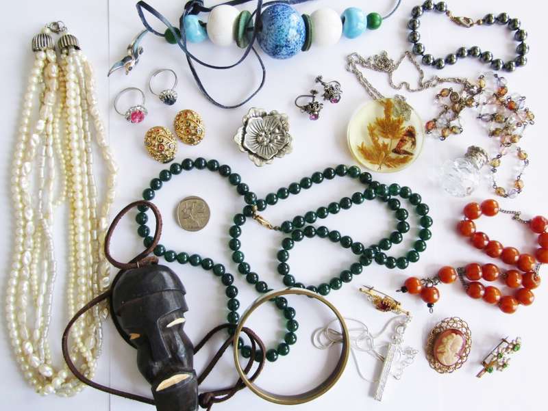 Lovely Costume Jewellery Lot in Good Condition