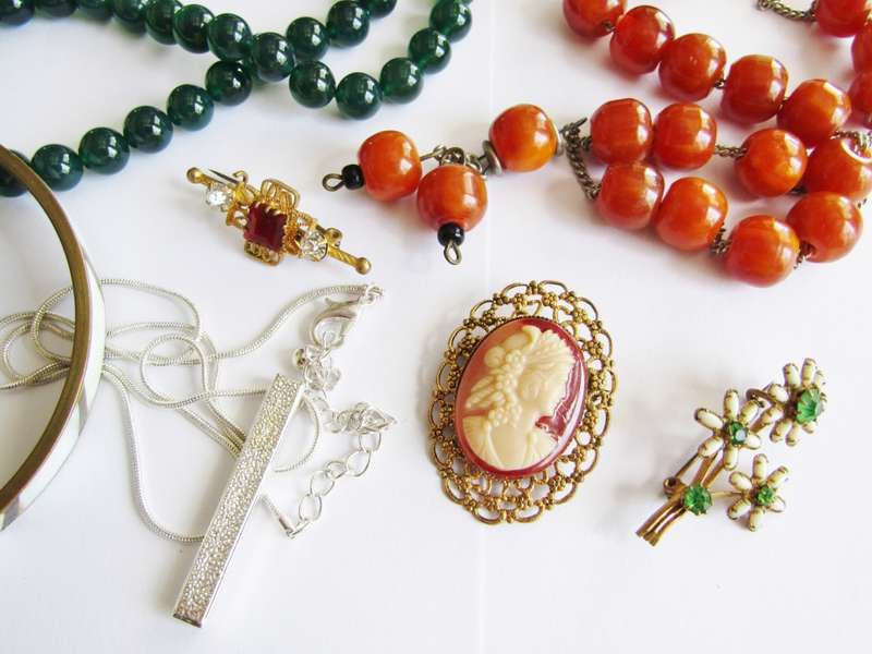 Lovely Costume Jewellery Lot in Good Condition