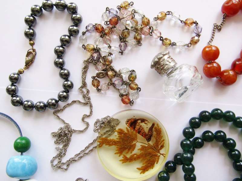 Lovely Costume Jewellery Lot in Good Condition