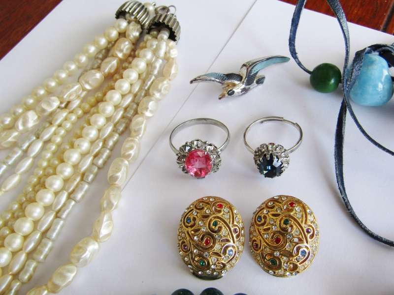 Lovely Costume Jewellery Lot in Good Condition