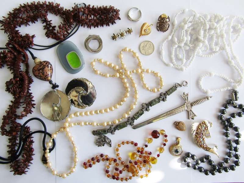 Lovely Costume Jewellery Lot in Good Condition #4