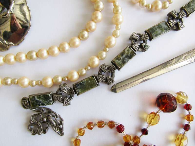 Lovely Costume Jewellery Lot in Good Condition #4