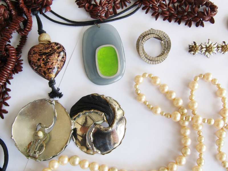 Lovely Costume Jewellery Lot in Good Condition #4