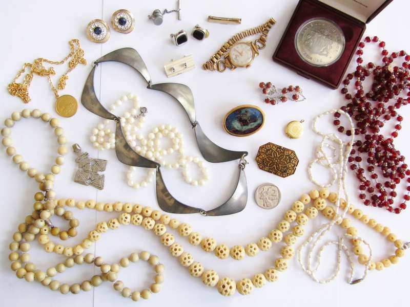 Lovely Costume Jewellery Lot in Good Condition #5