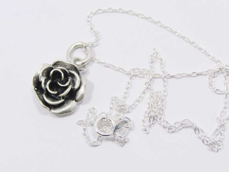 A Very Pretty Rose Pendant On Chain in Sterling Silver