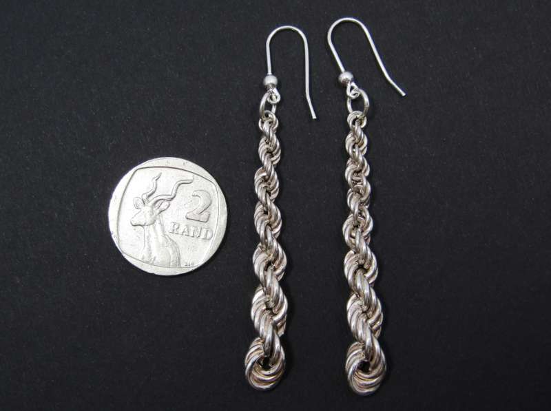 A Stunning Pair of Graduating Chain Dangling Earrings in Sterling Silver