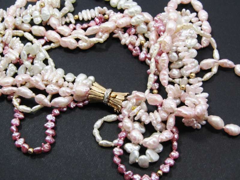 A Beautiful Vintage  Multi Color Pastel Pink Pearl Necklace  With  a 14ct Gold Diamond Clasp