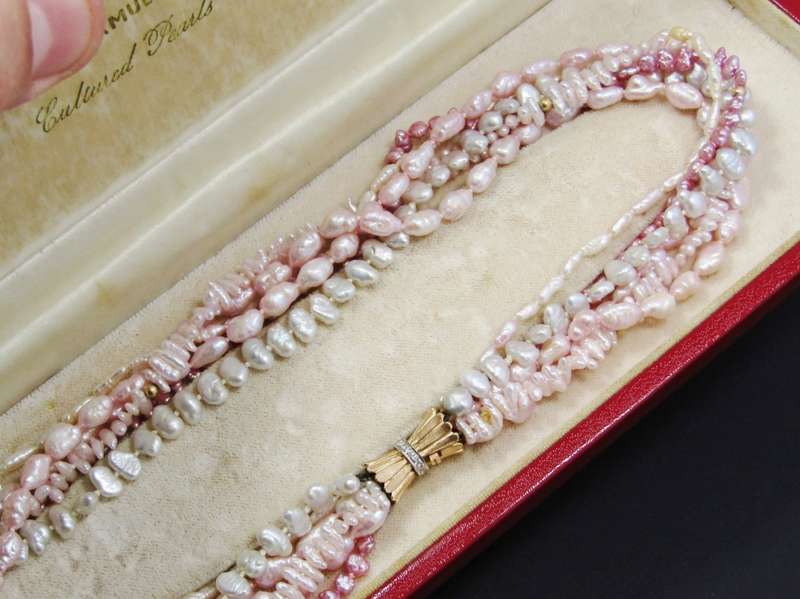 A Beautiful Vintage  Multi Color Pastel Pink Pearl Necklace  With  a 14ct Gold Diamond Clasp