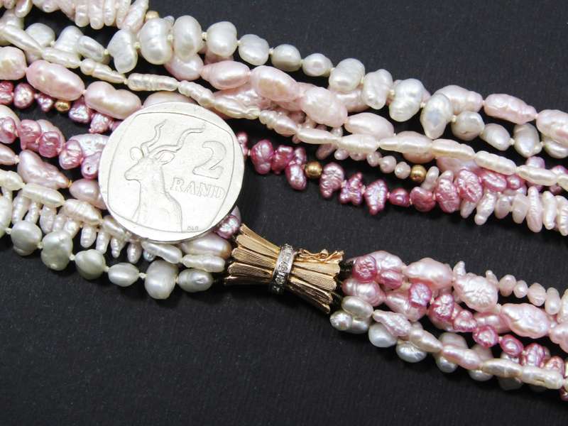A Beautiful Vintage  Multi Color Pastel Pink Pearl Necklace  With  a 14ct Gold Diamond Clasp