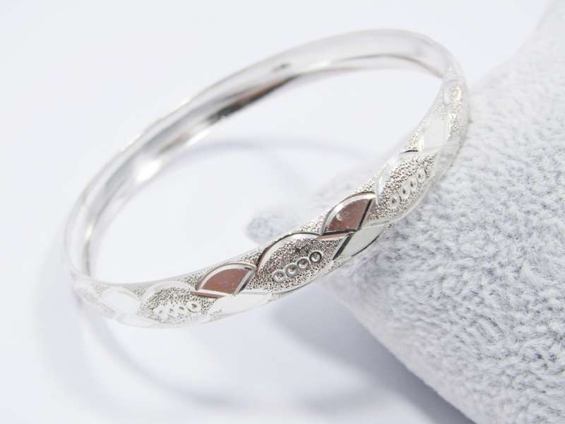 A Gorgeous Textured Bangle in Sterling Silver.