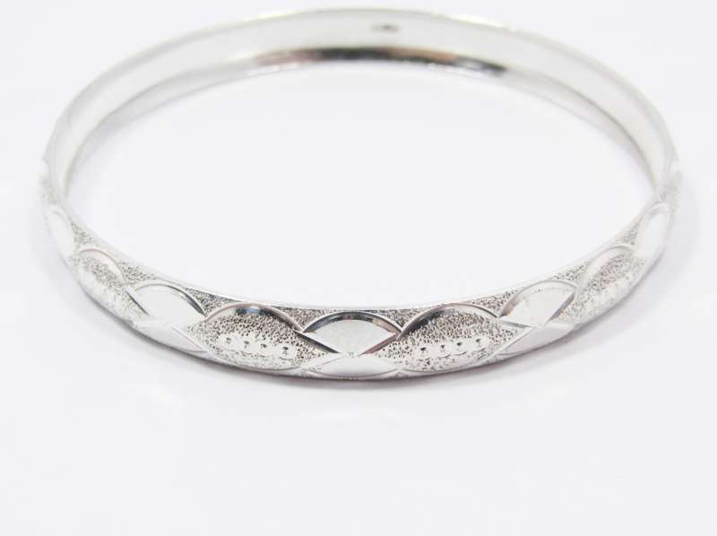 A Gorgeous Textured Bangle in Sterling Silver.