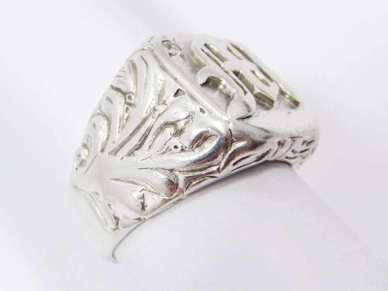 A Gorgeous Chunky Men`s Signet Ring in Sterling Silver.