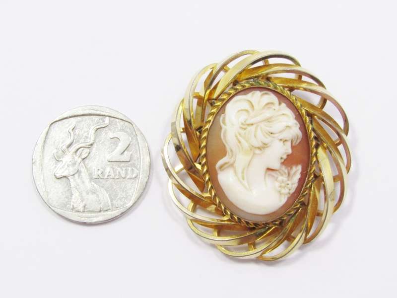 Gorgeous Detailed Rolled Gold Carved Shell Cameo Brooch