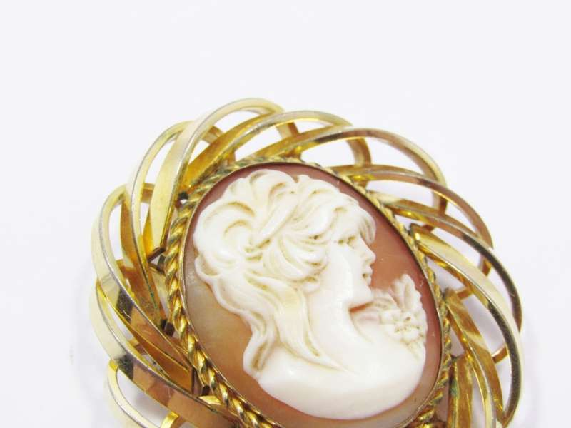 Gorgeous Detailed Rolled Gold Carved Shell Cameo Brooch