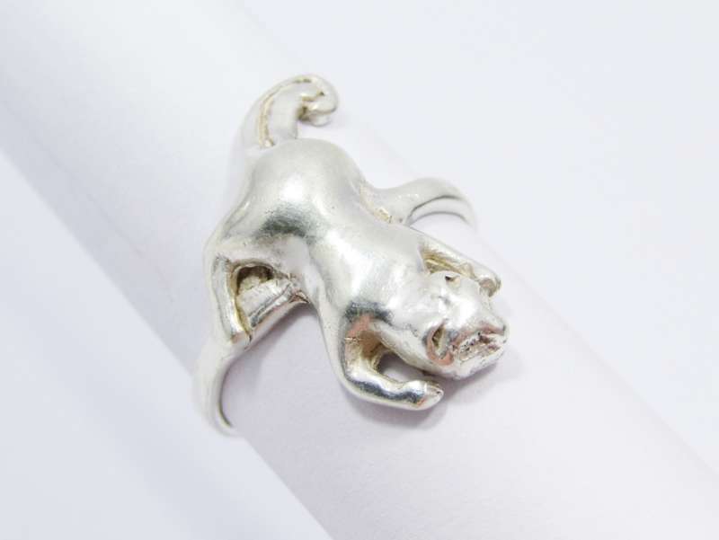 A Lovely Detailed Cat Ring in Sterling Silver