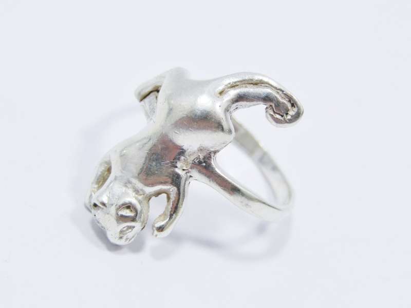 A Lovely Detailed Cat Ring in Sterling Silver