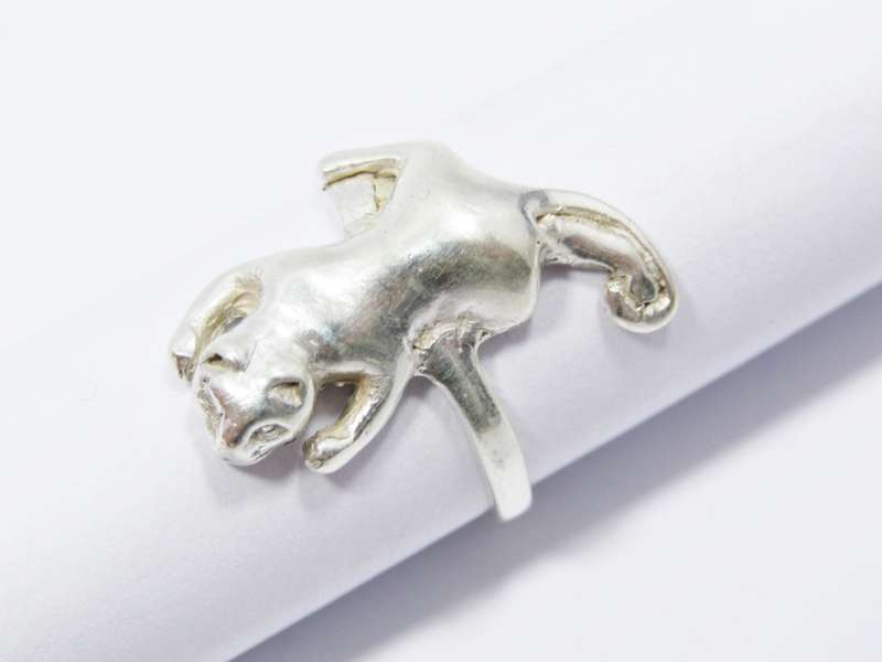 A Lovely Detailed Cat Ring in Sterling Silver