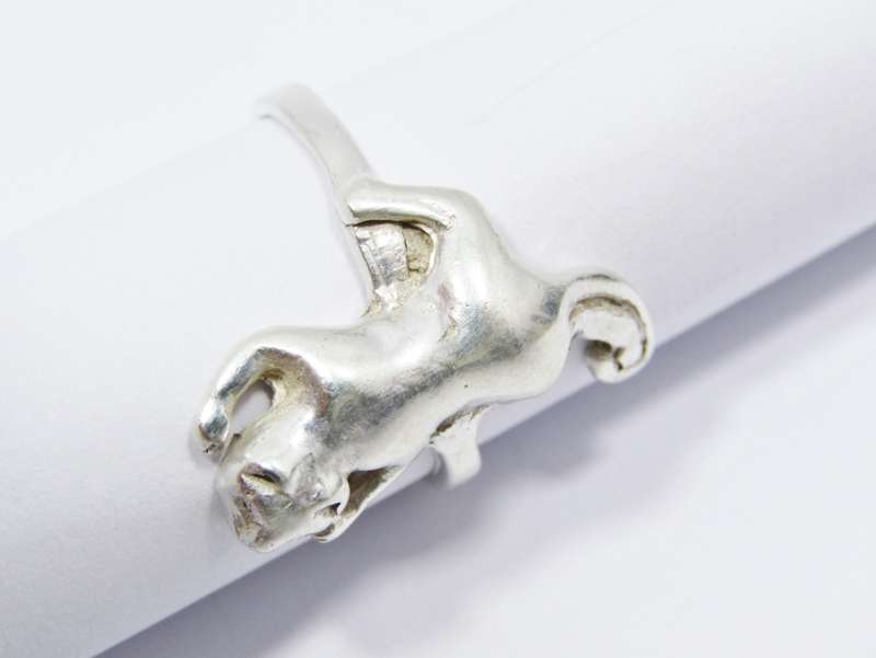 A Lovely Detailed Cat Ring in Sterling Silver