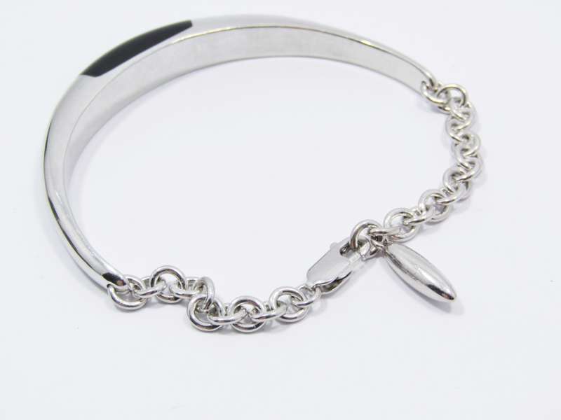 An Oh so Lovely Onyx Bangle in Sterling Silver