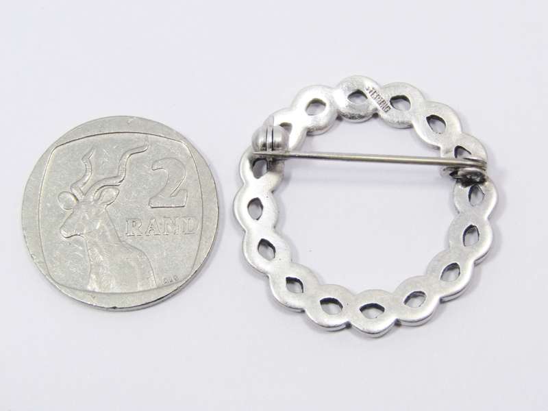 A Beautiful Vintage Garland Brooch in Sterling Silver.
