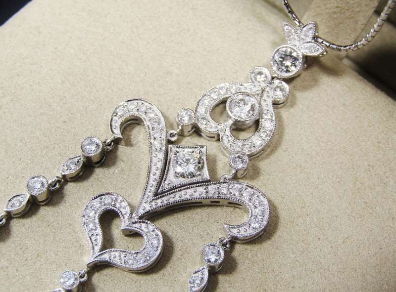 Exquisite! 18CT W/Gold & 2.3ctw Diamond Chandelier Necklace