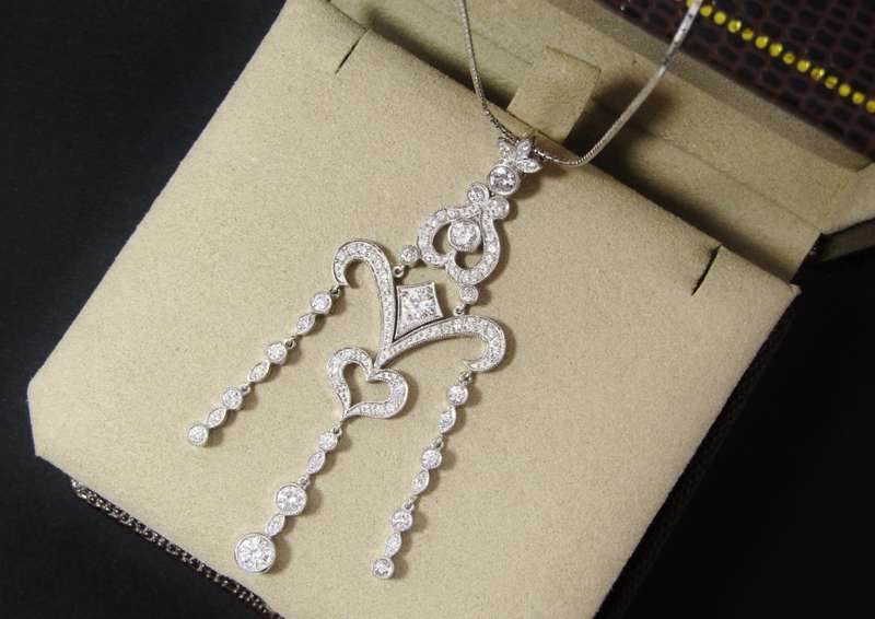 Exquisite! 18CT W/Gold & 2.3ctw Diamond Chandelier Necklace