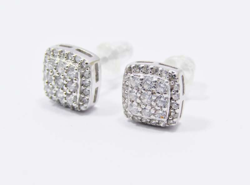A Lovely Pair of Square Zirconia Earrings in Sterling Silver.