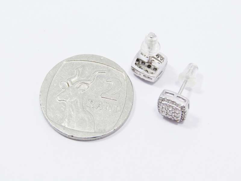 A Lovely Pair of Square Zirconia Earrings in Sterling Silver.