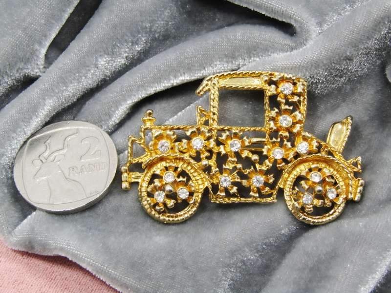 A Lovely Gold Tone Vintage Car Costume Brooch