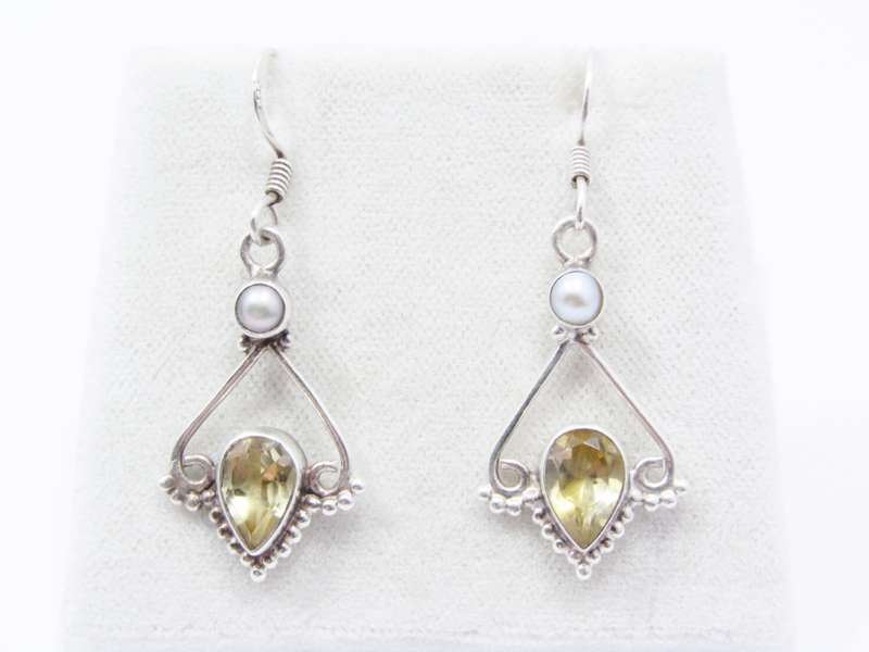 A Beautiful Pair of Pearl and Citrine Dangling Earrings in Sterling Silver.