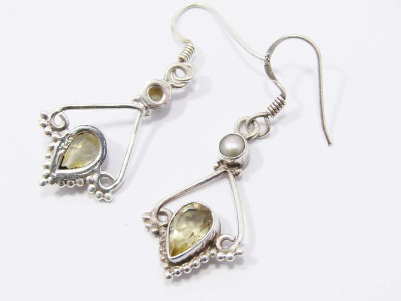 A Beautiful Pair of Pearl and Citrine Dangling Earrings in Sterling Silver.