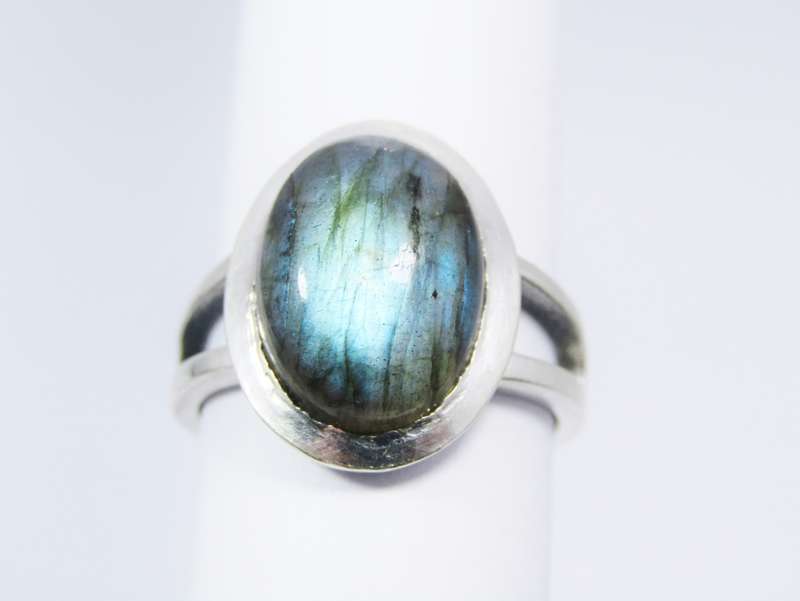 A Stunning Oval Labradorite Ring in Sterling Silver. R895