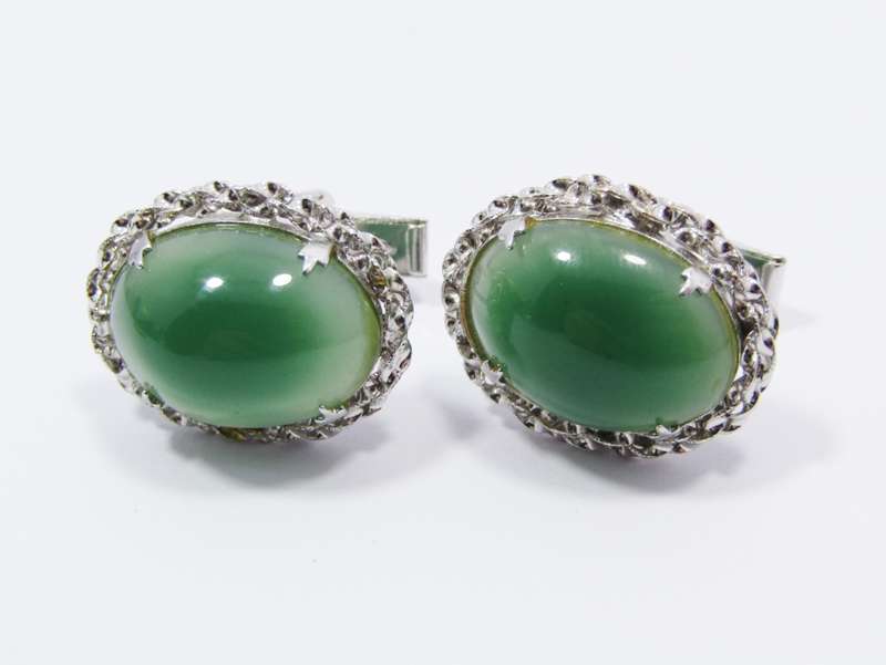 A Stunning Pair of Vintage  Green Stone Cuff Links in Sterling Silver.