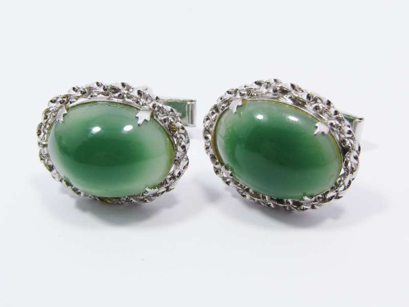 A Stunning Pair of Vintage  Green Stone Cuff Links in Sterling Silver.