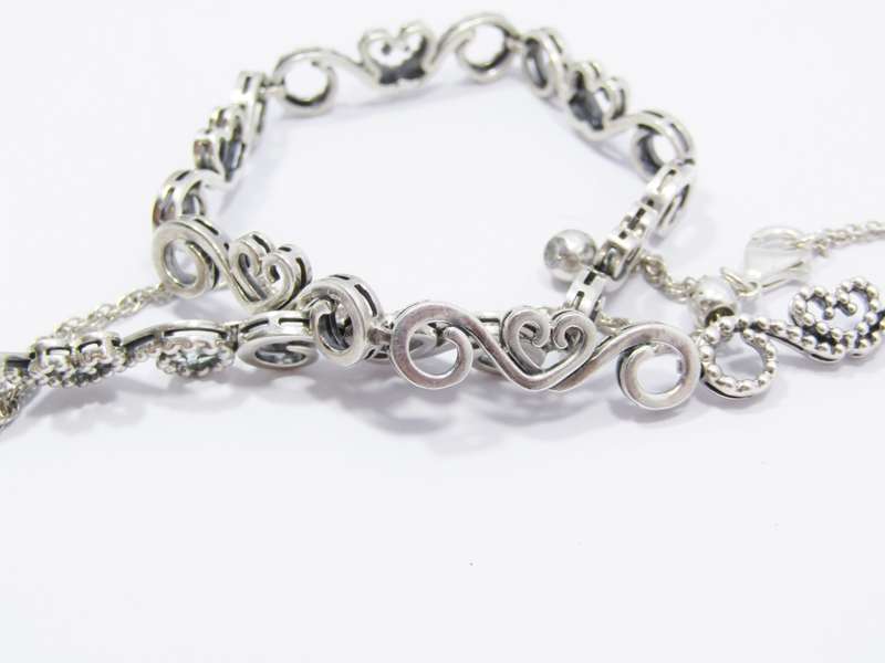 A Beautiful Vintage Scroll Design Pandora  Necklace in Sterling Silver.
