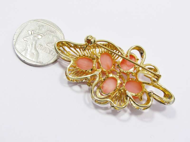 Beautiful Genuine Coral & Costume Jewellery Brooch