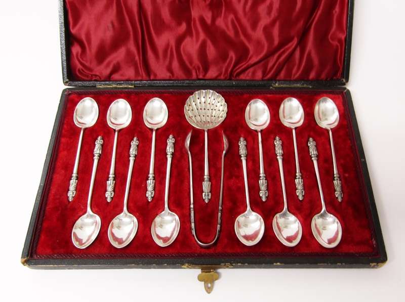 Beautiful! Antique Boxed Set of Apostle Tea Spoons