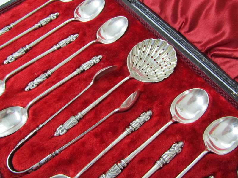Beautiful! Antique Boxed Set of Apostle Tea Spoons