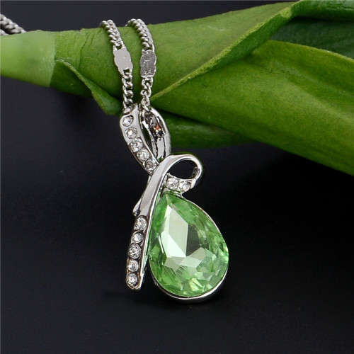 925 STERLING SILVER PLATED AUSTALIAN CRYSTAL PENDANT AND CHAIN