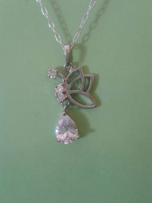 BUTTERFLY CRYSTAL SILVER PLATED PENDANT & CHAIN