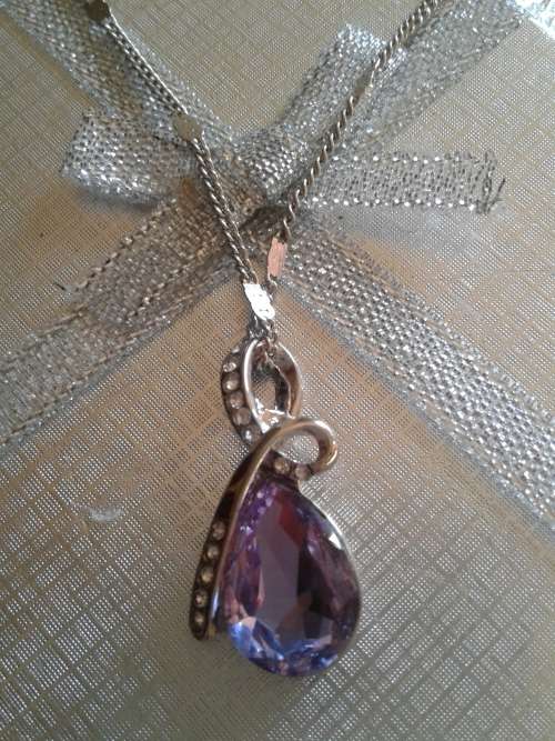 925 STERLING SILVER PLATED LILAC  AUSTRALIAN CRYSTAL PENDANT AND CHAIN