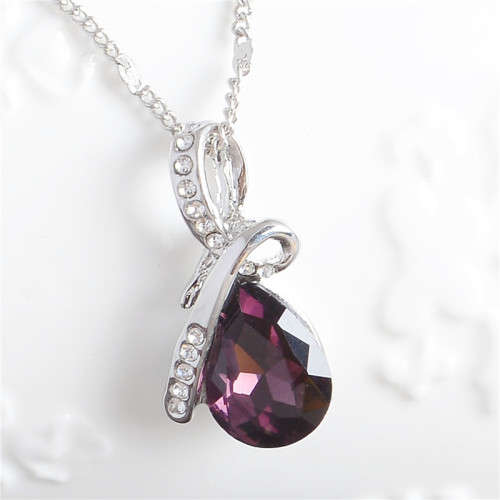 SILVER PLATED PURPLE  AUSTRIAN CRYSTAL PENDANT AND CHAIN