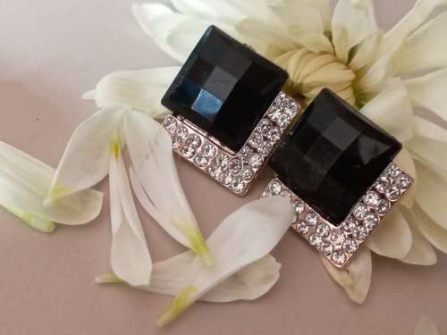 GOLD PLATED SQUARE STUD