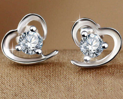 925 PLATED SILVER ELEGANT CUBIC CRYSTAL ZIRCONIA HEART STUD EAR RINGS