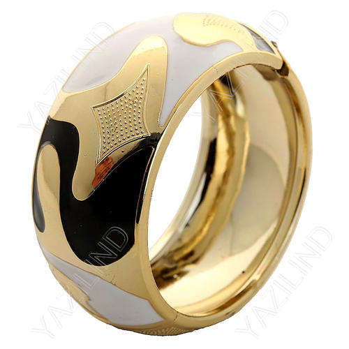 ROUND SHAPE SILICON TYPE GOLD PLATED BLACK AND WHITE AND GOLD BRACELET