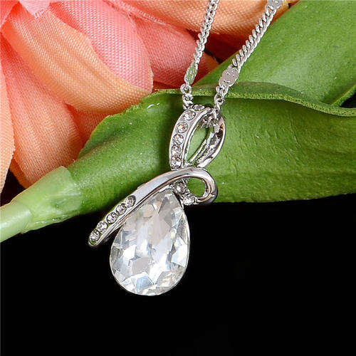 925 STERLING SILVER PLATED AUSTALIAN CRYSTAL PENDANT AND CHAIN